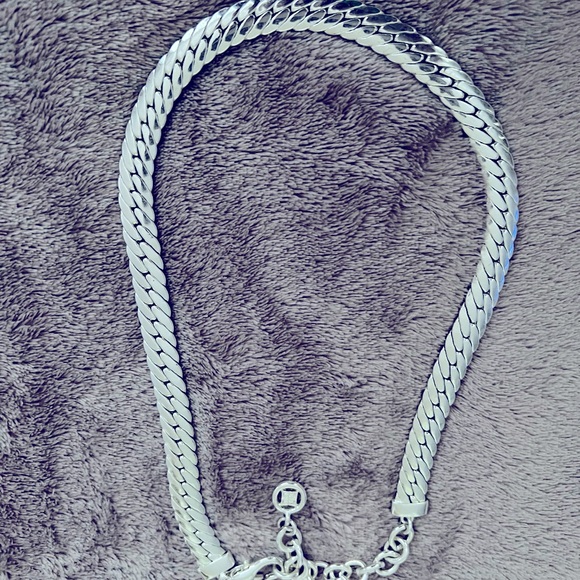 Women’s necklace costume jewelry. - Picture 2 of 3